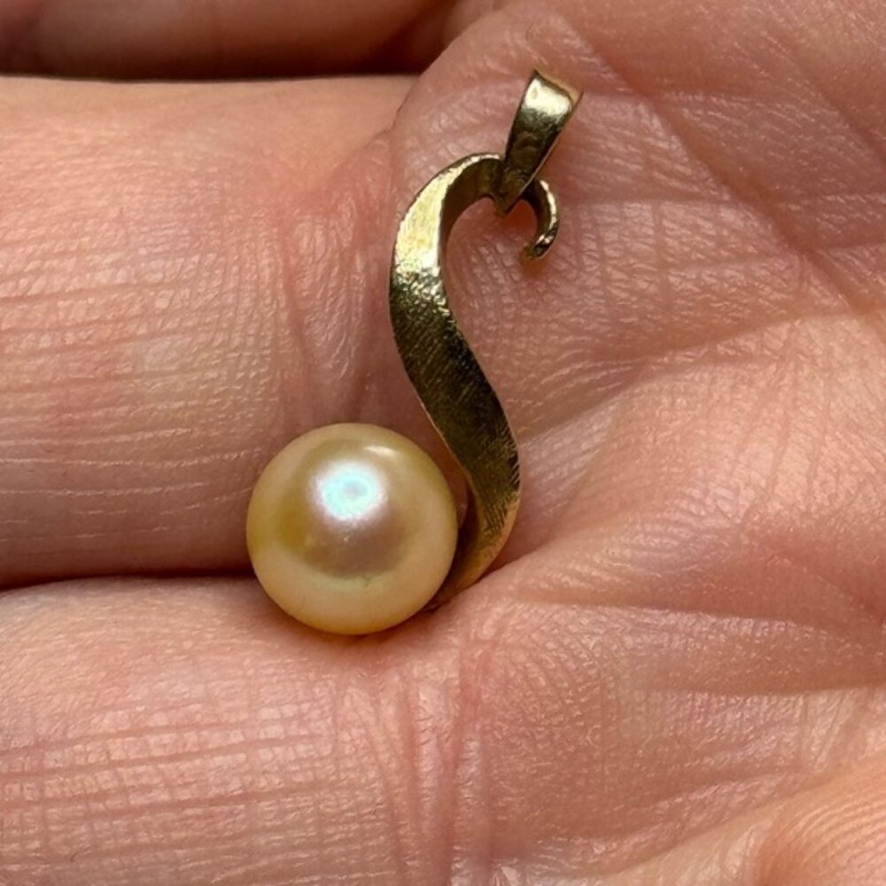 Pearl and Gold Pendant for necklace, real pearl
